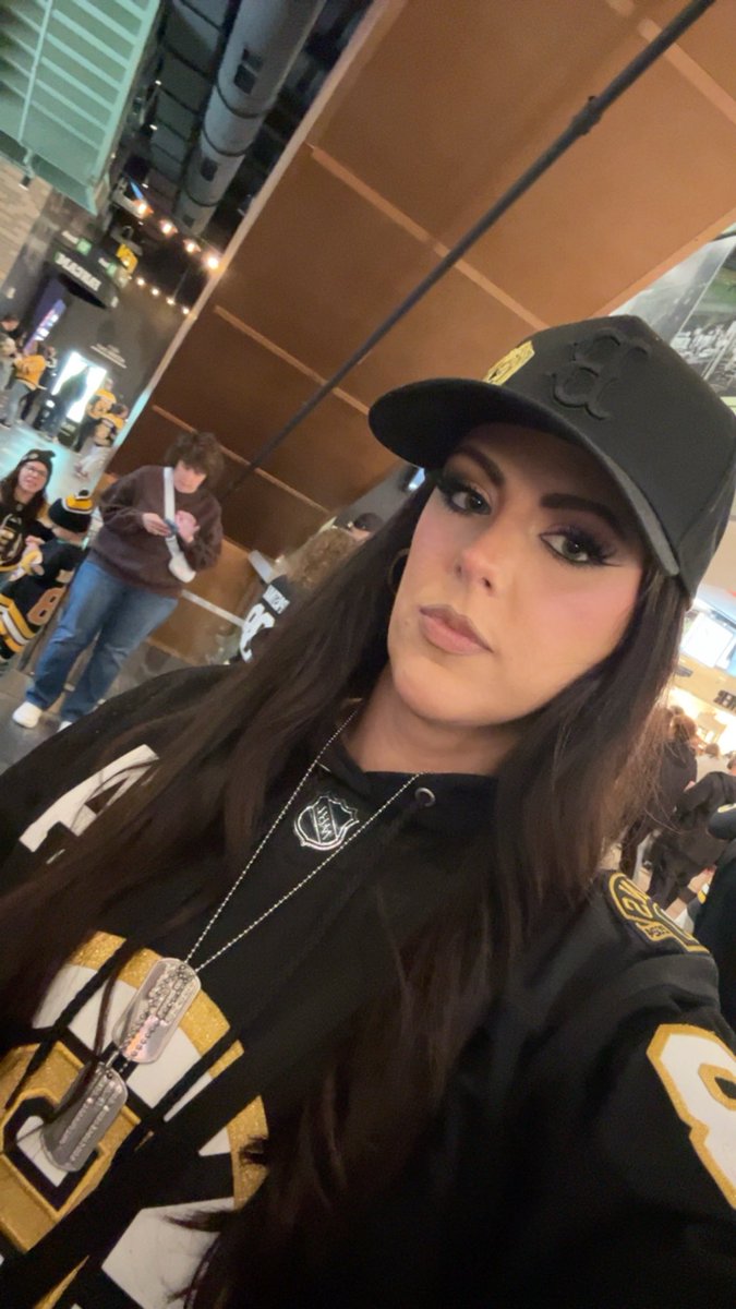 efiorentino31's tweet photo. it’s @NHLBruins around here. https://t.co/SkMbTBuEdO