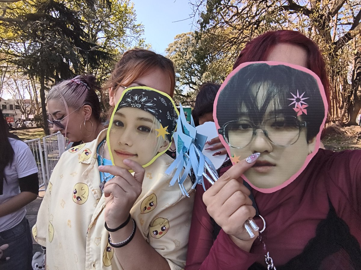 Wooahae_panda's tweet photo. .ೃ࿔*:･busco mutis ── .✦
( #kpoptwt | #stantwt )

✮ - Yo soy re pesada y respondo con confianza
✮ - she | 🇦🇷 | 27
✮ - prio: Carats, Stays, Briizes y Villans
✮ - others: Enhypen, Evan, Nexz, CBX

dni =  antis de mis ults/libertarios

𖹭 + ⇄ = mutis 4everr https://t.co/bjCBHeaN9f
