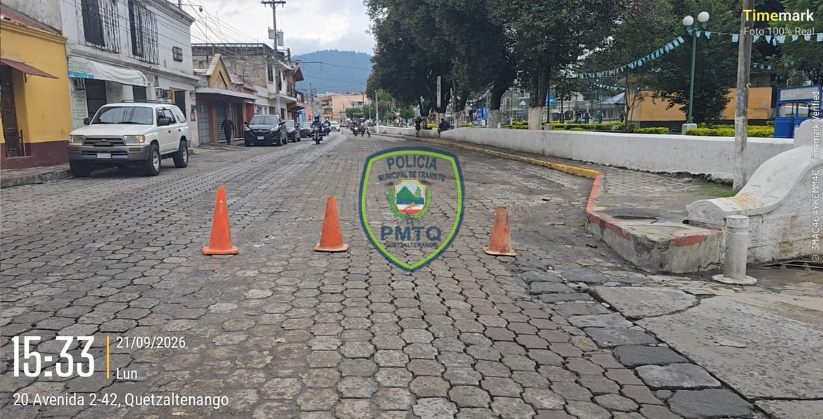 PMTQ_MuniXela's tweet photo. ⚠️Cierre vial temporal total ⚠️
Debido a trabajos municipales en la 4a calle y 20 avenida, zona 1, se implementa un cierre temporal total
Conduce con precaución, atiende las indicaciones de los agentes de tránsito.
#TransitoXela #MuniXela https://t.co/CgnzHK5CeU