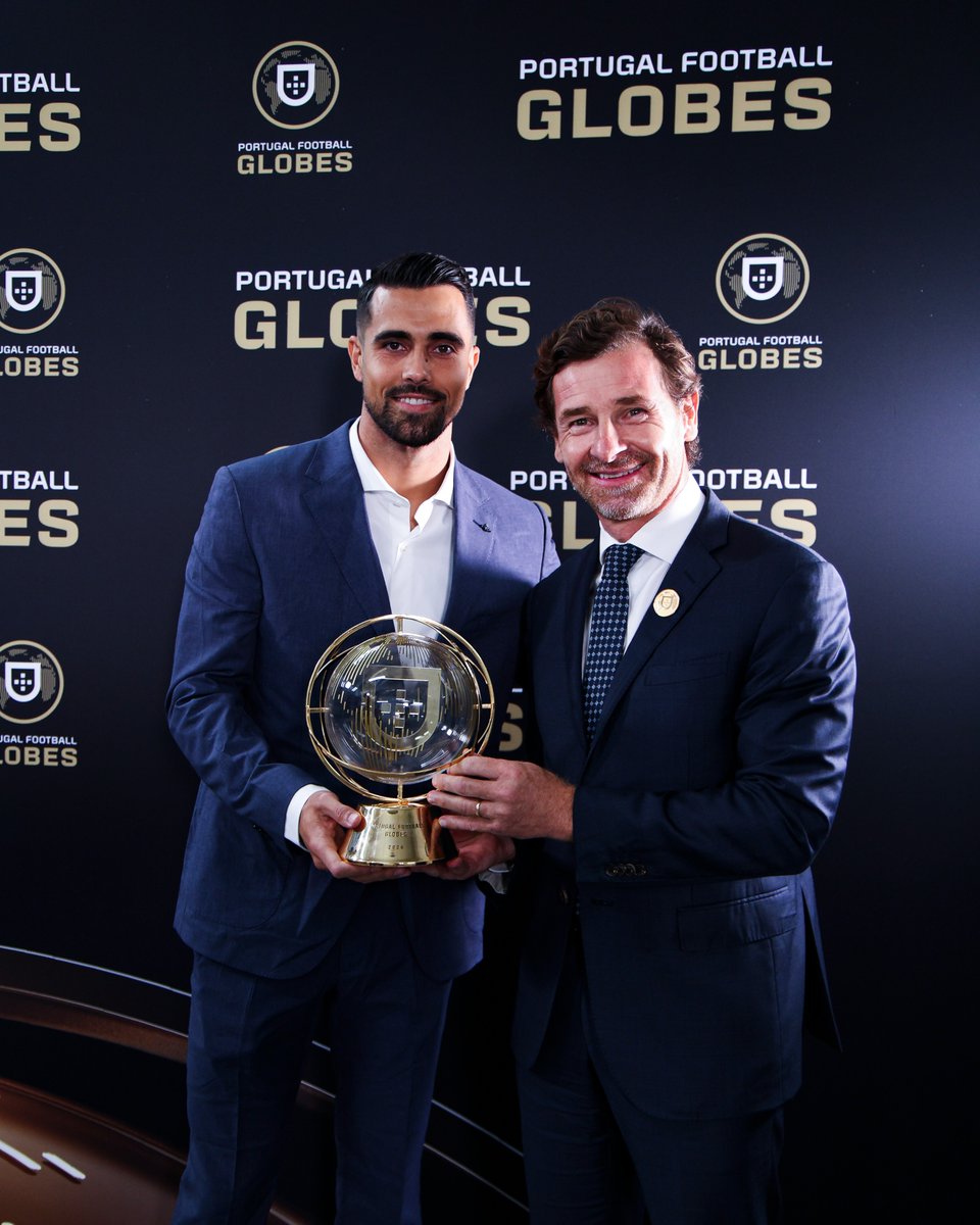 Canal_11Oficial's tweet photo. O FC Porto é distinguido nos #PortugalFootballGlobes depois de uma época coroada com o título nacional 💫🏆 

#Canal11 #FutebolEmPortuguês https://t.co/soXD68YUyz