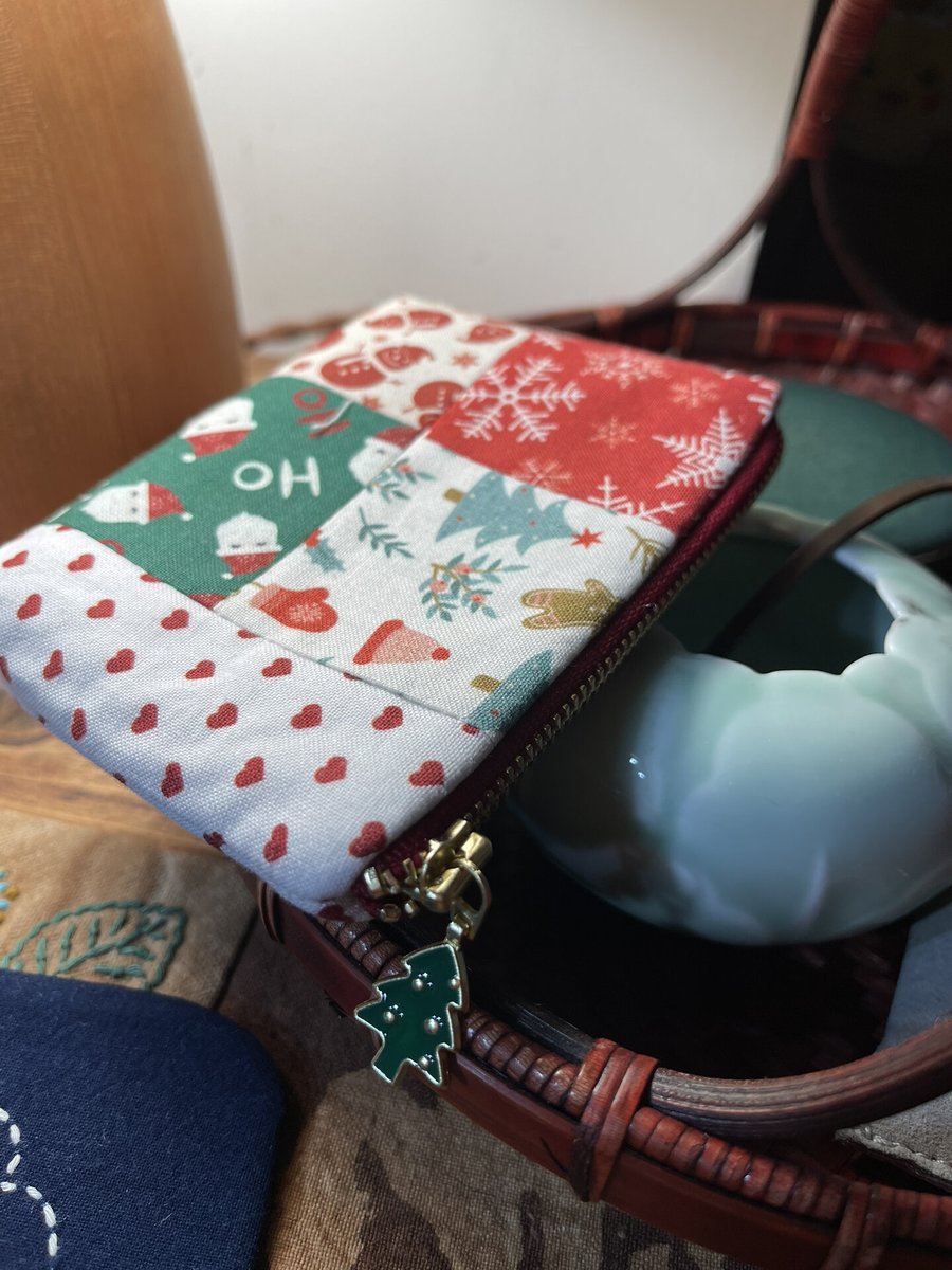 Realline15's tweet photo. DIY a cute fabric phone pouch with scrap cloth in 30 mins—no sewing machine needed! Perfect for upcycling old clothes https://t.co/k32SbbvQLd