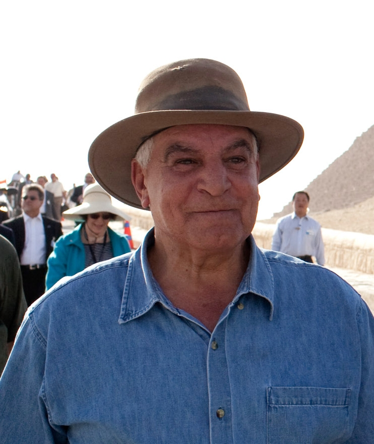 nettermalik's tweet photo. كل علماء الآثار من كل دول العالم مقتنعون أن الفراعنة لم يكونوا في مصر، و الدليل أنه لا يوجد أي دليل على كلمة فراعنة في مصر، و شهد شاهدٌ من أهلها ...
#زتهي_حواس_عبد_السيسي https://t.co/ZTDENWM2mI