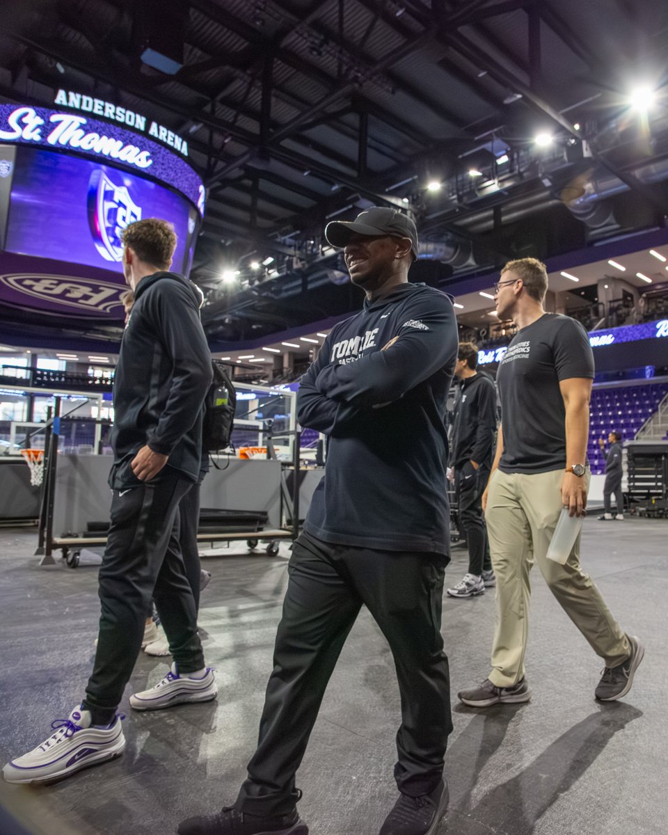 TommieMBBall's tweet photo. The work behind the work π«‘
Happy Equipment Managers Appreciation Week to Cortez Robinson!
From practice to game day, your preparation, consistency and willingness to do whatever it takes help set our team up for success
We appreciate you, Cortez! ππ
#RollToms | #USST https://t.co/OrTNroaRrd