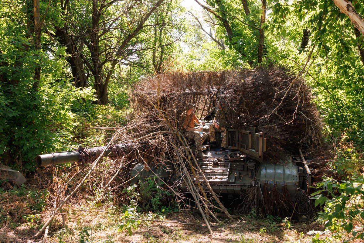 DevinSanLuis's tweet photo. After months of pushing, I can finally share some photos from my embed with the 65th Heavy Mechanized Brigade from the Zaporizhzhia front. https://t.co/zWOcQe6qV2
