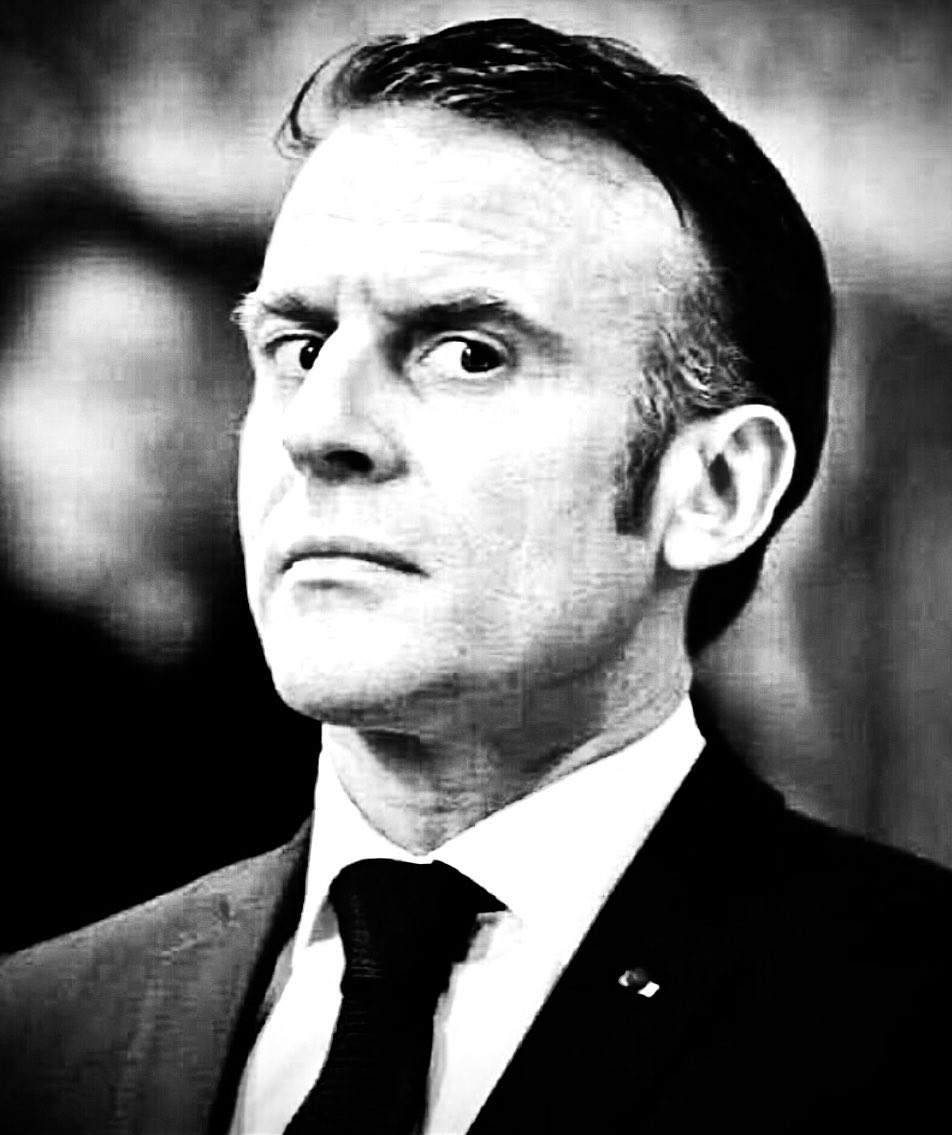 ColinThierry11's tweet photo. @PontifexIrae1 @17Boubax Respect et considération Gl de Villiers; toutefois je souhaiterais que vous soyez beaucoup plus "mordant" lors de vos interventions pour une cause qui nous est chère, la France. Être humilié par un imposteur et prévaricateur psychopathe tel que Macron, ne tolère aucune mansuétude https://t.co/F8A8FlBDZk