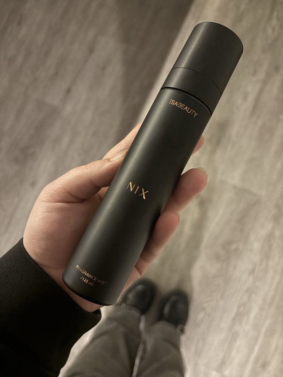 lilunoexiste's tweet photo. Yo no soy de copiarle perfumes a mis amigas pero ella vive en Rosario y yo en CABA así que me parece que no cuenta. Nix de Isadora, sale 21 pesimios y el otro día lo usó en casa y me quedó el olor TODO EL DÍA. Perdón amiga, pero esto es información de interés público. https://t.co/pXHNotODbP