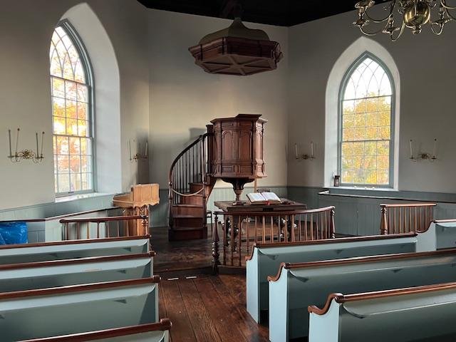 PresbyInn's tweet photo. The Old Dutch Church of Sleepy Hollow is one of the most famous in American literature, its churchyard being the inspiration for Washington Irving's Legend of Sleepy Hollow. https://t.co/BoV9vCEh6W