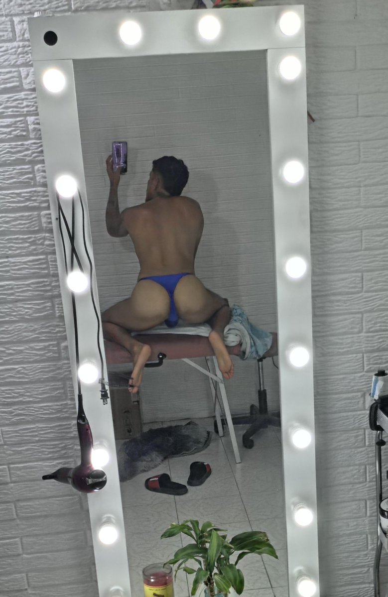 Daanielruizbad's tweet photo. Se antoja una verga 🤤  gruesa para abrir este culito 🤤 
#chudai #hot #crusing #bañoscruising https://t.co/oZ4oBM8EUF