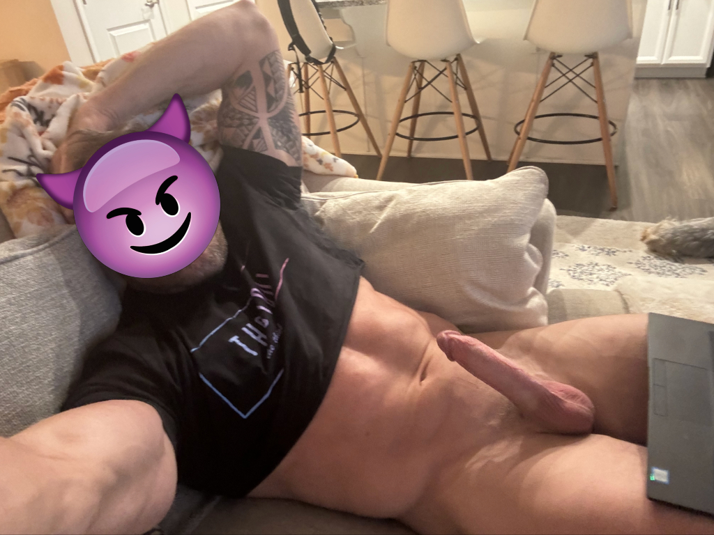 fitbeastdad90's tweet photo. Watching porn and stroking in the living room https://t.co/I6Z8Jf08Ub