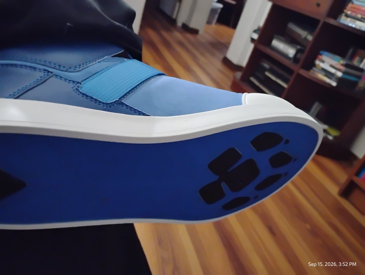 endythefox's tweet photo. Got them furry shoes >:3 https://t.co/WRqUTjJUL7