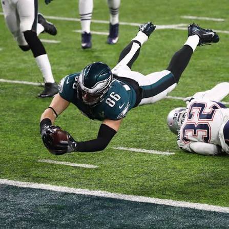 TheEaglesWeekly's tweet photo. Zach Ertz is, once again, an Eagle.

This is a beautiful day for all Eagles fans. https://t.co/dlXSpdnfc1