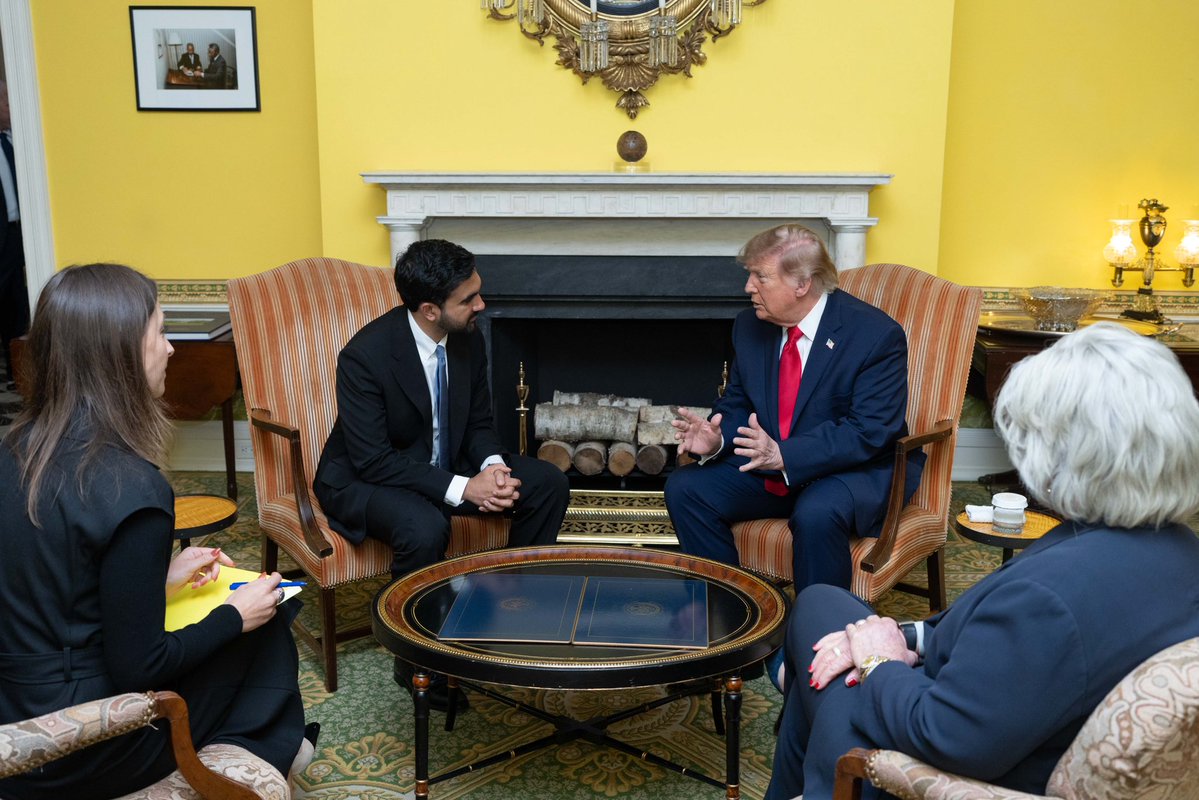 NYCMayor's tweet photo. Had a productive meeting with the President today at Gracie Mansion. https://t.co/enpi1K52rR