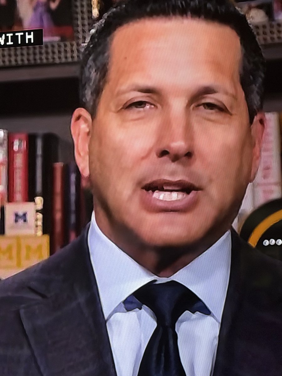 BeholdPaleH0rse's tweet photo. Adam Schefter will straight fuck your lights out. #NFLrigged https://t.co/Z7SpBn5Rzu