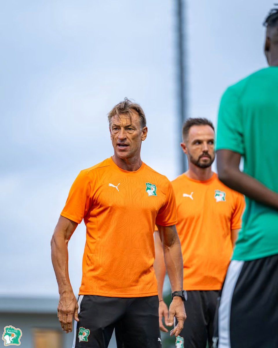 saedeciv's tweet photo. Le staff technique #civ #civ225 https://t.co/INKsmRthmR