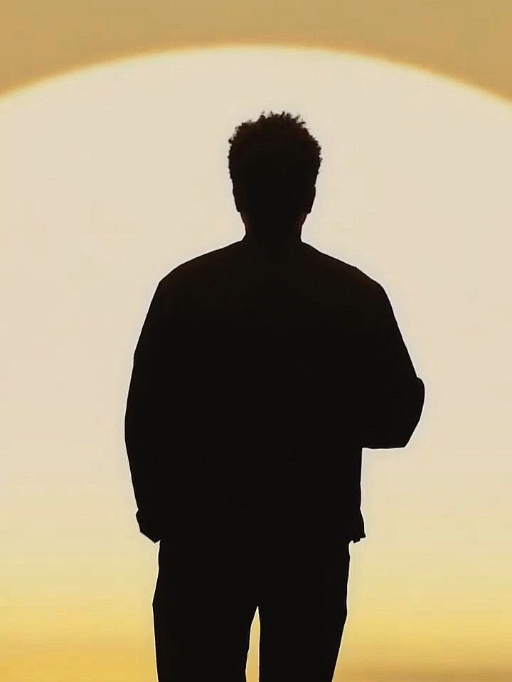 TheWeeeknd__'s tweet photo. Announced soon of a collaboration with a brand. 👀 https://t.co/TFpYwxnz8Q