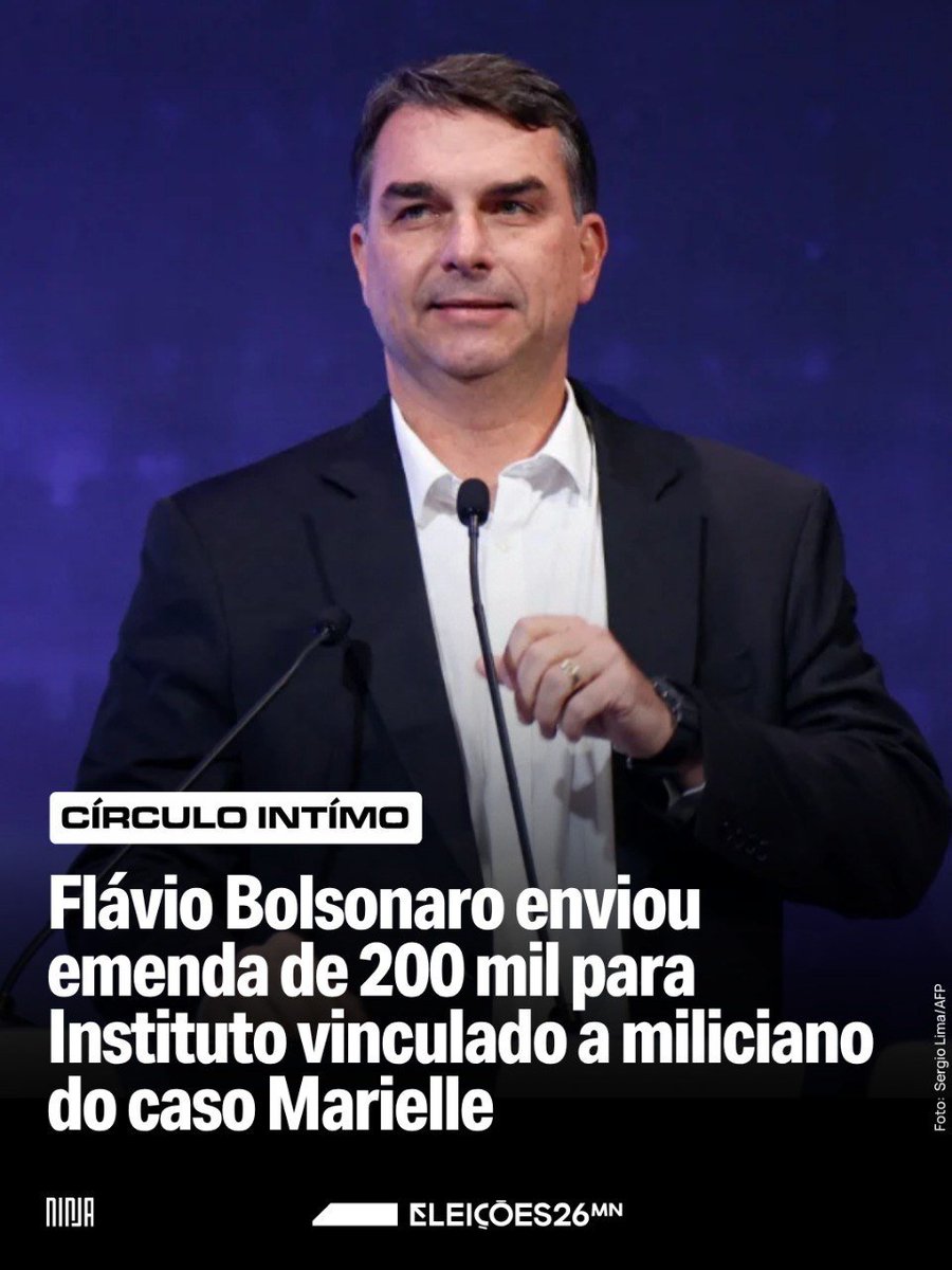 MidiaNINJA's tweet photo. Quem poderia imaginar que Flávio está envolvido com milicanos?

Uma assessora de Flávio Bolsonaro negociou, em 2023, com Robson Calixto Fonseca, conhecido como Peixe, uma emenda parlamentar de R$ 199.999,79 para o Instituto de Formação Profissional José Carlos Procópio.

Calixto foi condenado pelo STF por organização criminosa armada relacionada ao grupo dos irmãos Domingos e Chiquinho Brazão, condenados como mandantes do assassinato de Marielle Franco e Anderson Gomes.