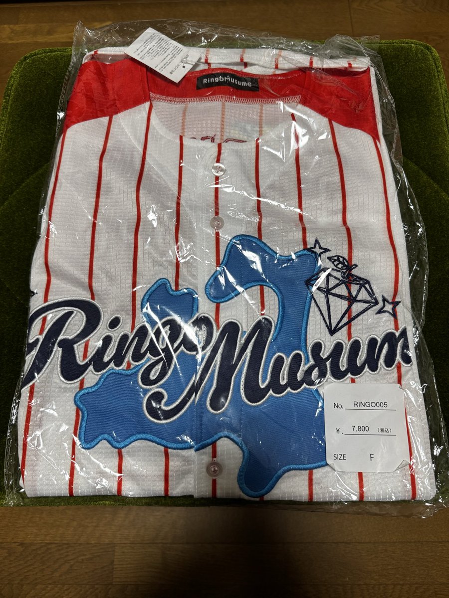 dai_7's tweet photo. 千本引きで当たりました！（キングさんユニ👑）
どなたかピンクさんユニ（新品）と交換していただける方おりませんでしょうか？🩷🙇‍♂️
明日のヒロロでのぐりんちゃんのアイスとピンクさんのBright Dayの販売会、もしくは10/4平川のアルプス伝説での交換希望でお願いします

#RMF2026
#りんご娘 https://t.co/moWNaLGlST