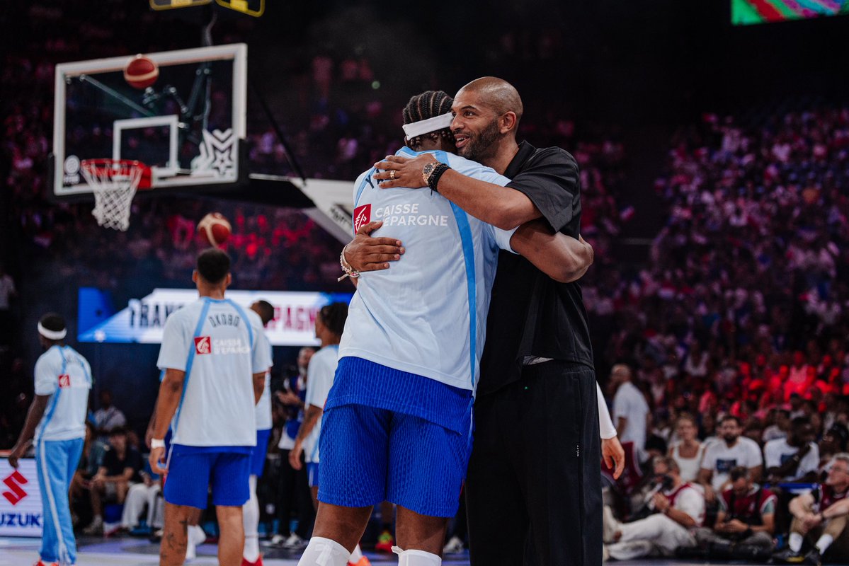 yabusele28's tweet photo. Merci pour tout Capitaine. Fier d’avoir partagé le maillot Bleu à tes côtés et d’avoir appris de toi. Une carrière immense et un exemple pour toute une génération. Profite de la suite 🖤🇫🇷 https://t.co/FbFS0TTRJu
