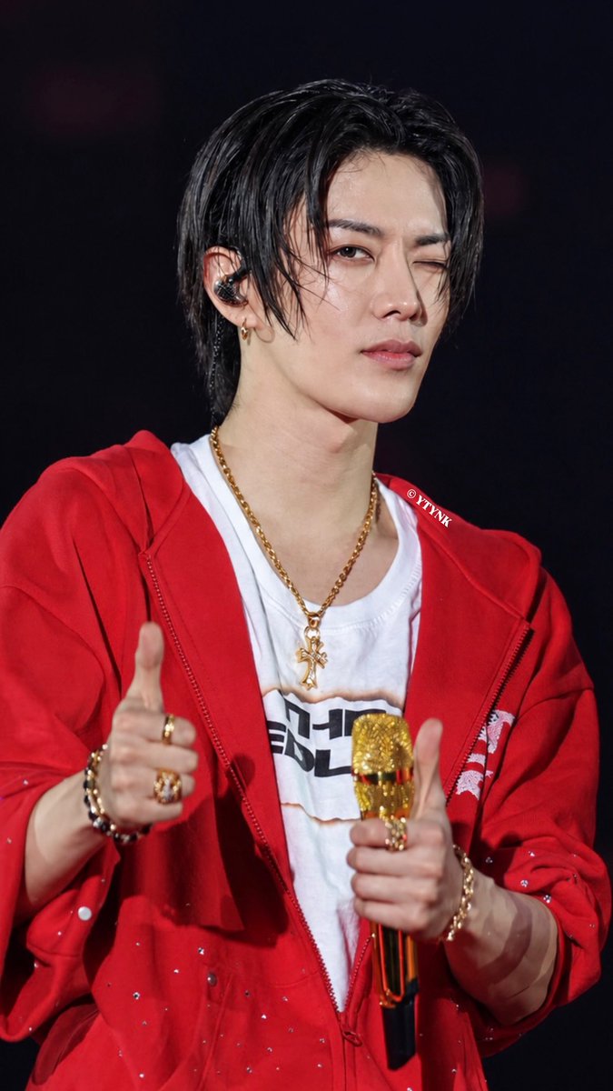 yutayank's tweet photo. A heart full of butterflies and a smile full of warmth 🤍 https://t.co/mbAbS6EbXd