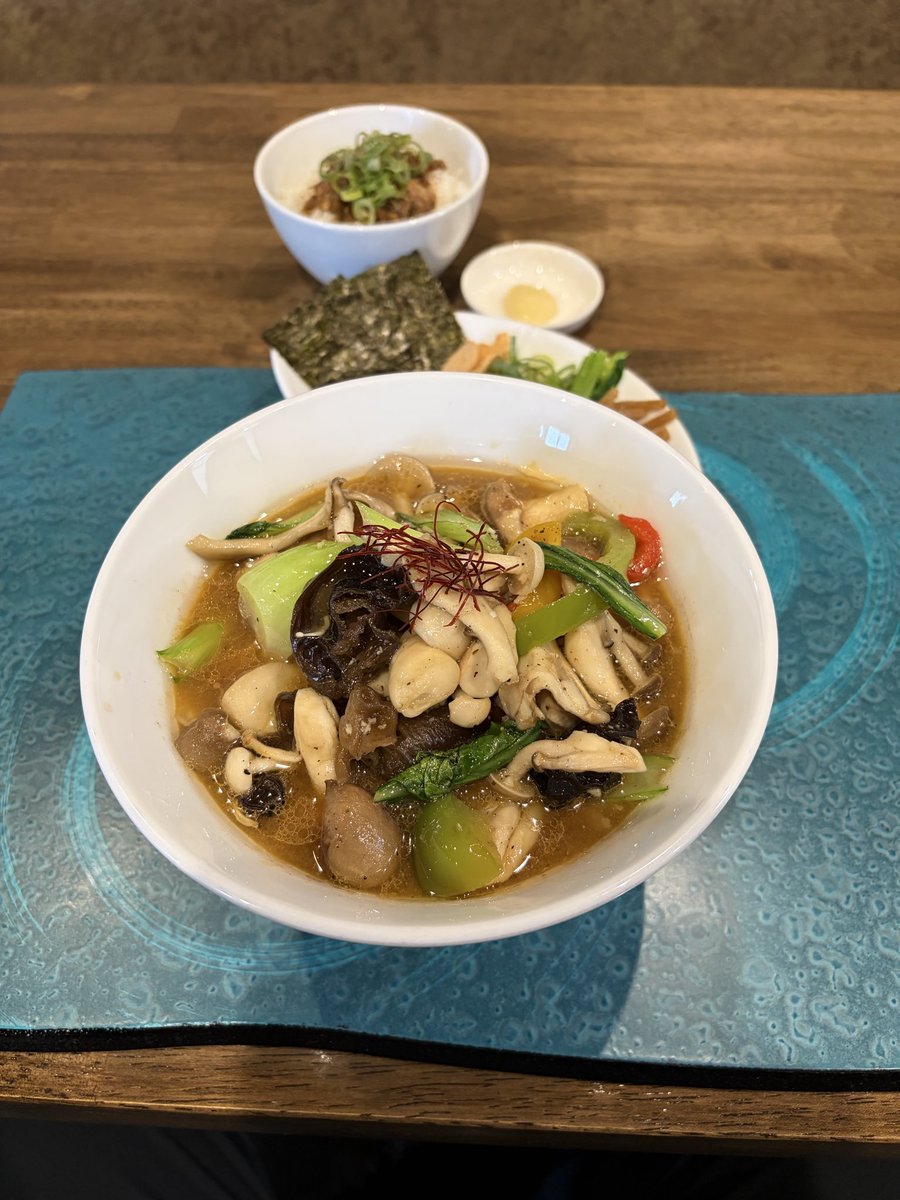korahmen0929's tweet photo. 粋蓮華　#焼津市

秋味噌NOODLE、背徳の脂めし

粋蓮華四季味噌シリーズ〜秋味噌〜🍂

赤と緑の配管工兄弟が食べたら1UPどころじゃ済まされない圧倒的きのこ量🍄

きのこの旨味が溶け出した味噌がうめぇのよっ💕

〆の背徳の脂めし茶漬けの破壊力がヤヴぁすんぎっ🤩 https://t.co/kfk9oloQ7n