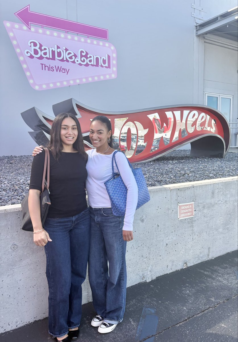 erecasner's tweet photo. How cool is this❤️

My oldest daughter Sydney (right) and my youngest daughter Lauren  (left) both work for the same company @Mattel in the same department.

Both graduated from the @USCMarshall School of Business at @USC❤️❤️ https://t.co/qDGr4bBzAc