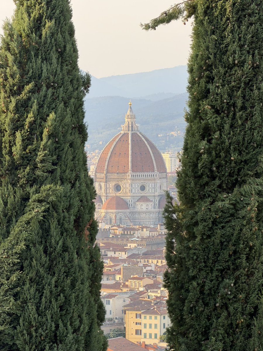 gui10road's tweet photo. Llegué a la Toscana,
Llegué a FLORENCIA 🤍

Una de las ciudades, junto con Roma, que más leí y más documentales miré

Me emocionaba pensar estar acá y hoy caminé sin parar 🧡 qué locura de historia y ciudad https://t.co/D29b95A5KH