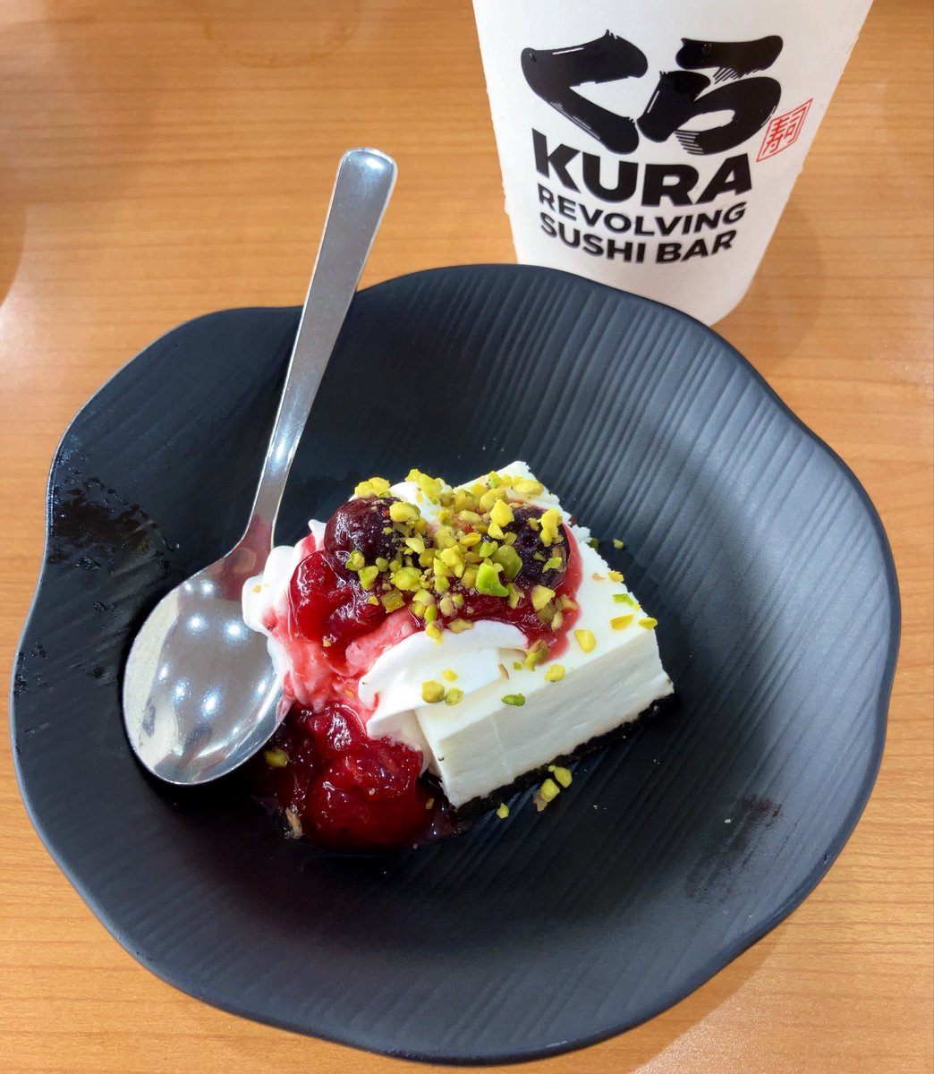 seri10001's tweet photo. 安くて美味しい♩

#ベリーのレアチーズケーキ https://t.co/aVdQ33HaPD