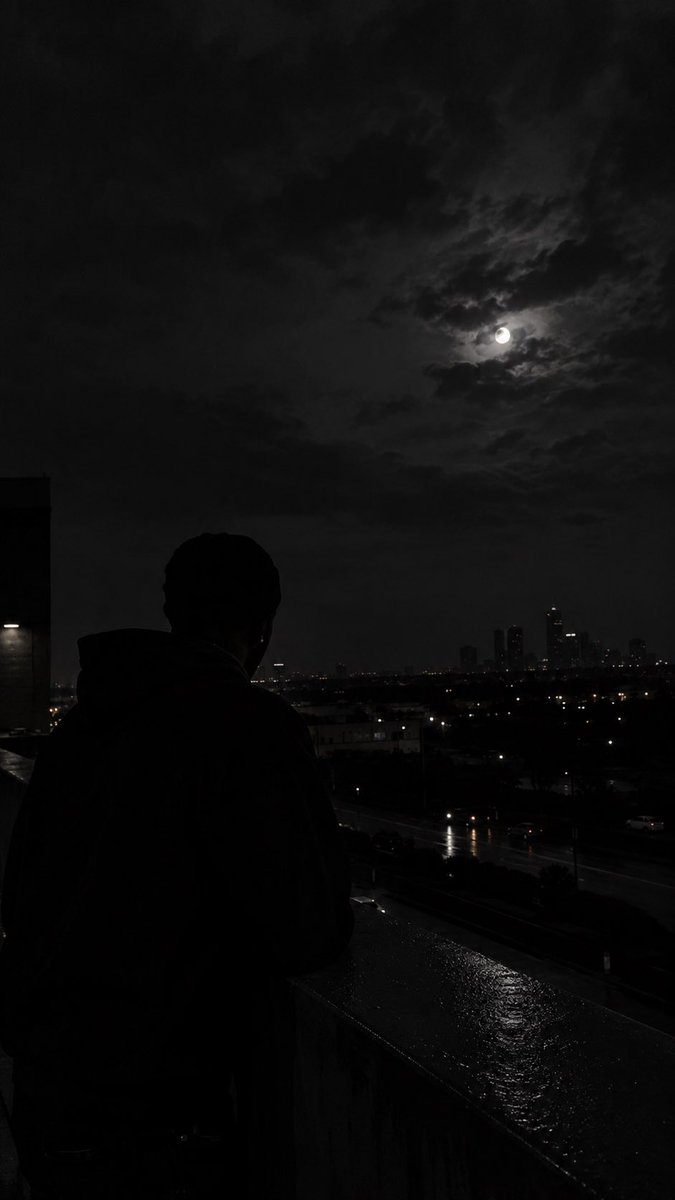 BIGTHANKS111's tweet photo. 🌑 

When the light turns to my side 
THANKS TO GOD (GODS) https://t.co/ob2SDpb2SI