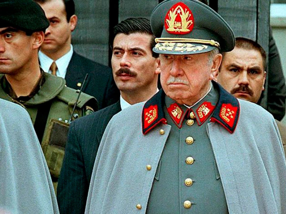 _Pino_Chet_'s tweet photo. @MrLePresiden Des mecs comme lui les terroristes d’ISIS qui militent pour LFI en balançaient 3 par jours depuis les toits de Mossul. Son soutien rémunéré est suicidaire. https://t.co/DZPQX66Qx2