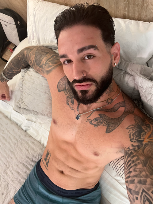 asaftorrespr's tweet photo. Te espero en mi cama bebe https://t.co/OkGAeG7Bs8