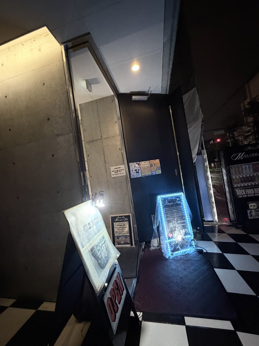 RINMIU2025's tweet photo. MELODIA Tokyo Presents
「存在唱命 #60」LIVE
台風の中、本当にありがとうございます🥺
配信で観てくださった方も
ありがとうございます✨

次回は.12/27日live予定です🎤
デビューお祝いお花もありがとうございます♪うれしい👏🎶

たくさん大好きなキティちゃんありがとうございます😭byRINちゃん🩷 https://t.co/xPhk1JLjp1