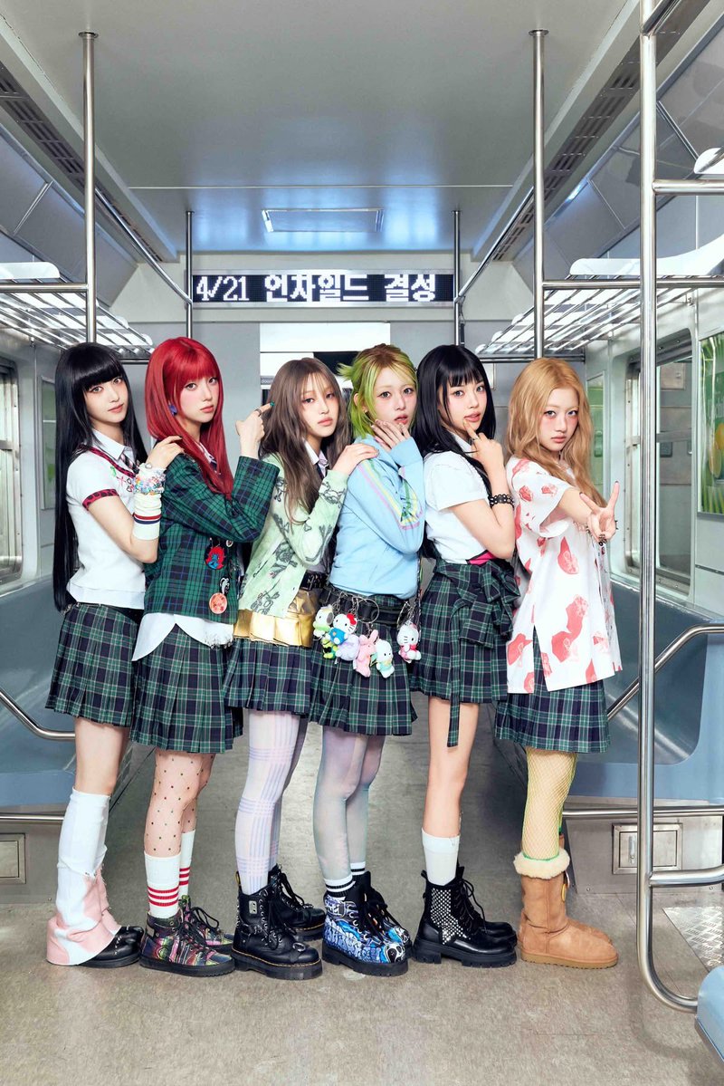 GirlgroupsBR's tweet photo. 🚨 RUMOR: A High Up Entertainment, empresa responsável pelo STAYC e pelo UNCHILD, está enfrentando uma grave crise financeira. 

Segundo o relato de uma pessoa que afirma trabalhar no setor, a empresa teria perdido um investimento após um investidor se mostrar insatisfeito com projetos futuros, além de já enfrentar grandes prejuízos. O relato também afirma que funcionários teriam sido demitidos, os dormitórios do UNCHILD retirados e a gestão das integrantes deixada de lado.

Até o momento, nenhuma dessas informações foi confirmada pela High Up, portanto, trata-se apenas de um rumor.