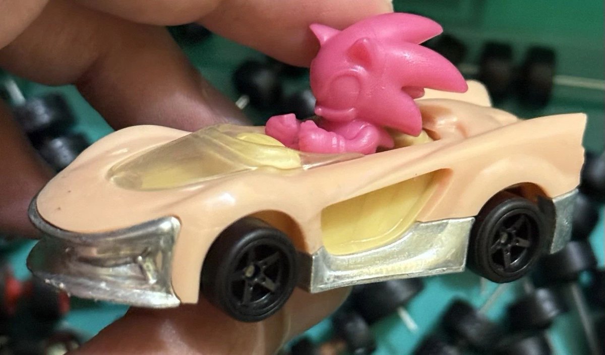 soniccitynet's tweet photo. 🚨 LEAK: Prototype Hot Wheels toolings listed on eBay appear to reveal two Sonic Racing: CrossWorlds Superstars Speeders planned for 2027.

The cars feature Sonic in the Speedster Lightning and Amy in the Pink Cabriolet.

#SonicNews | #SonicRacingCrossWorlds https://t.co/RwRHrmCs0s
