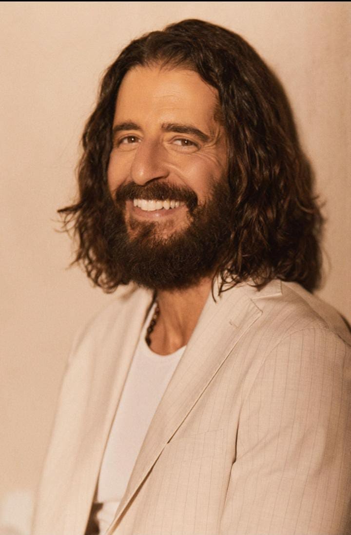 JonathanRoumi5e's tweet photo. What does The Chosen mean to you? ❤️✝️
Jonathan Roumie’s portrayal of Jesus has touched countless hearts and opened conversations about faith, hope, love, and forgiveness. Share your favorite moment from the series below. 👇✨ #TheChosen https://t.co/Tlrk9mQHhR