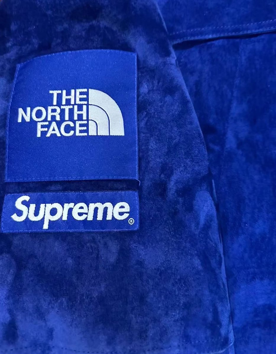 Shtreetwear's tweet photo. Supreme x The North Face https://t.co/zuPOVO52pr