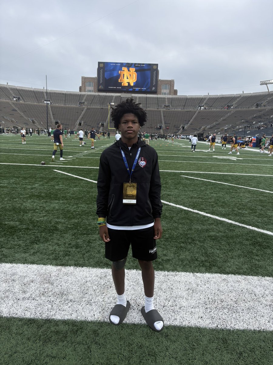 Devbrooks00's tweet photo. Had a great visit this Saturday at @NDFootball great place to be at and overall a great time having me. #goirish 

@CarterAuman @Marcus_Freeman1 @AllenTrieu @SWiltfong_ @247recruiting @On3 @IndianaPreps @HSEFootball @CoachMillz_ @coach_craig21 https://t.co/TAimXqQMgo