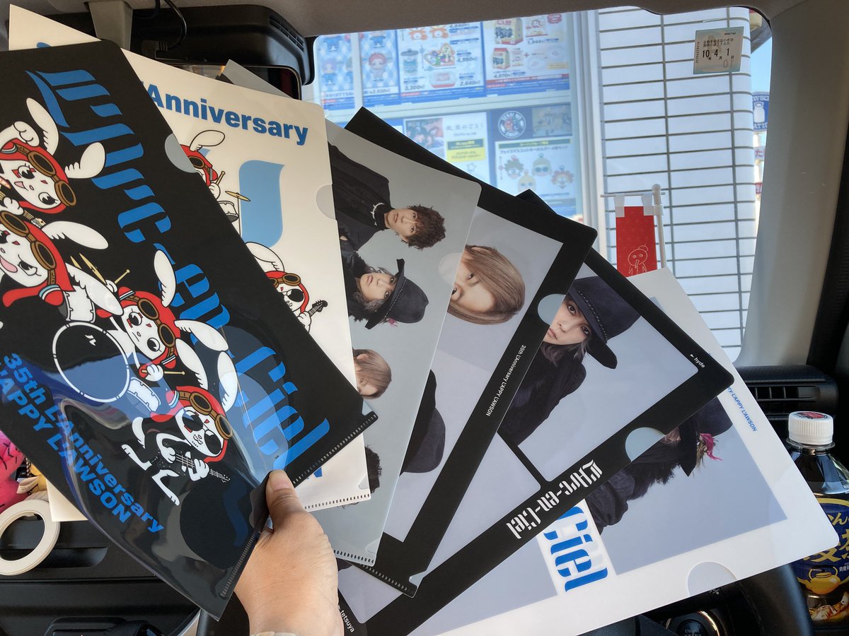 heidi6x6's tweet photo. #ローソンラルク 
早起きしたかいがあったー！
くじもまとめてやろうとしたら8時からって言われた...開始時間は店舗によるのね。
1時間ひましてる。 https://t.co/g6Zcf16boa