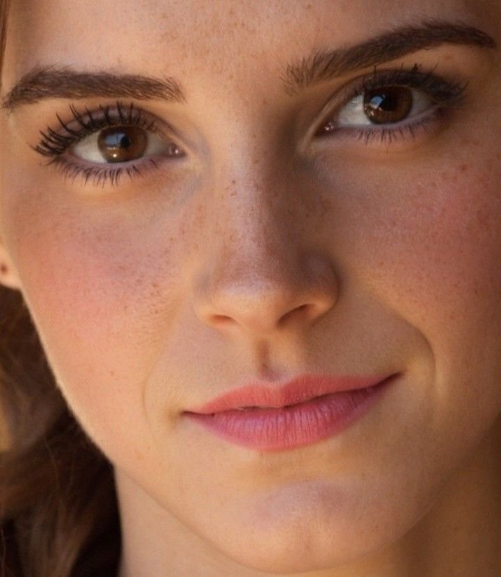 emmawatsonvst's tweet photo. Look into my other eyes and tell me what you see 💕🥰❤️🥰 https://t.co/LYKdnmkDdb