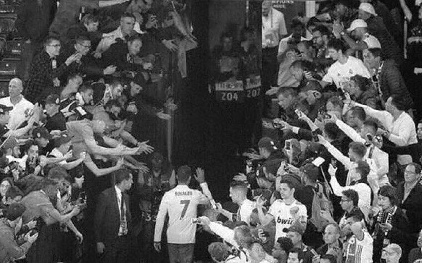 N7Cris's tweet photo. ولا مره شاهدنا :

برشلوني يكره ميسي 
يوفنتيني يكره بوفون 
رومانيستا يكره توتي 
تشلساوي يكره لامبارد 
ميلاني يكره مالديني 
انتراوي يكره ميلتو 

شنو سبب كره بعض المدرديستا لرونالدو؟ رغم هو الي صنع تاريخ
ناديك الحديث وجاب لك 4 أبطال بـ 5 سنوات ، طبعاً البعض وليس
الجميع متأكد الي يكرهونه أطفال جدد على الكورة وجمهور هبة