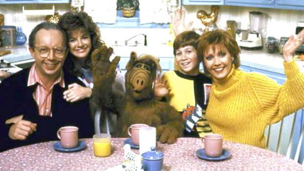 OldSchool80s's tweet photo. Sept 22, 1986: 40 years ago, ALF debuted on NBC. #80s Ran 4 seasons &amp; 99 episodes. https://t.co/maIkEQrsbm