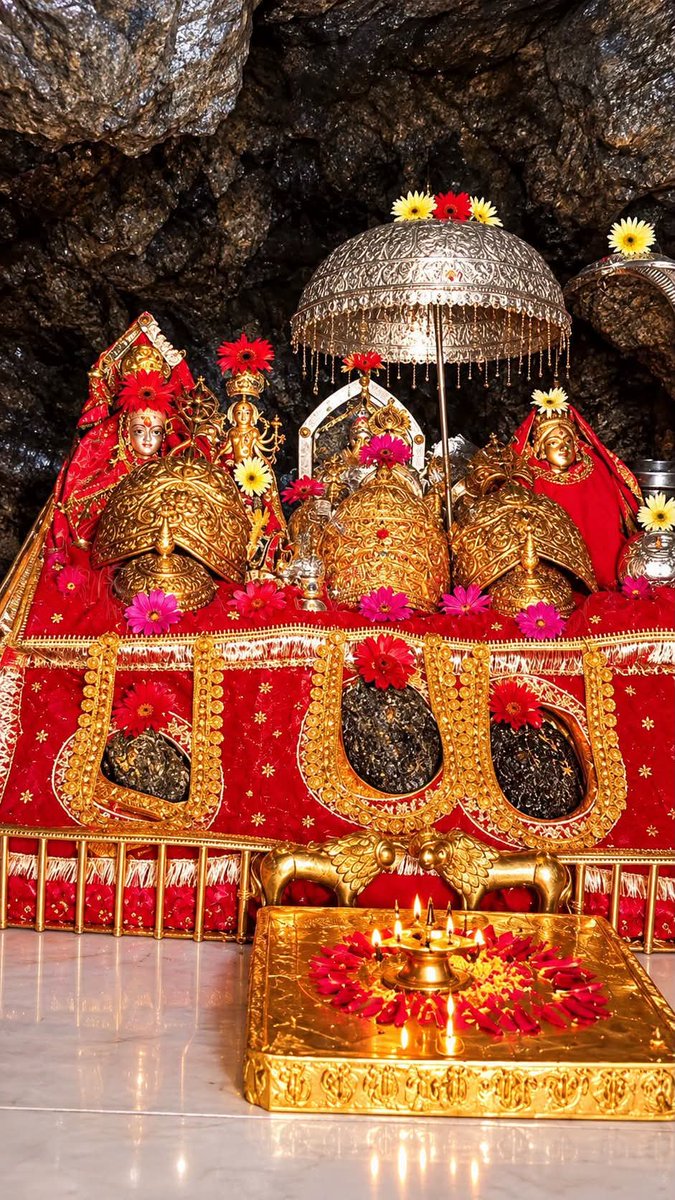 ASingh0404's tweet photo. Live Darshan of Mata Vaishno Devi Ji 🙌🏻 https://t.co/ep34YAVaKb