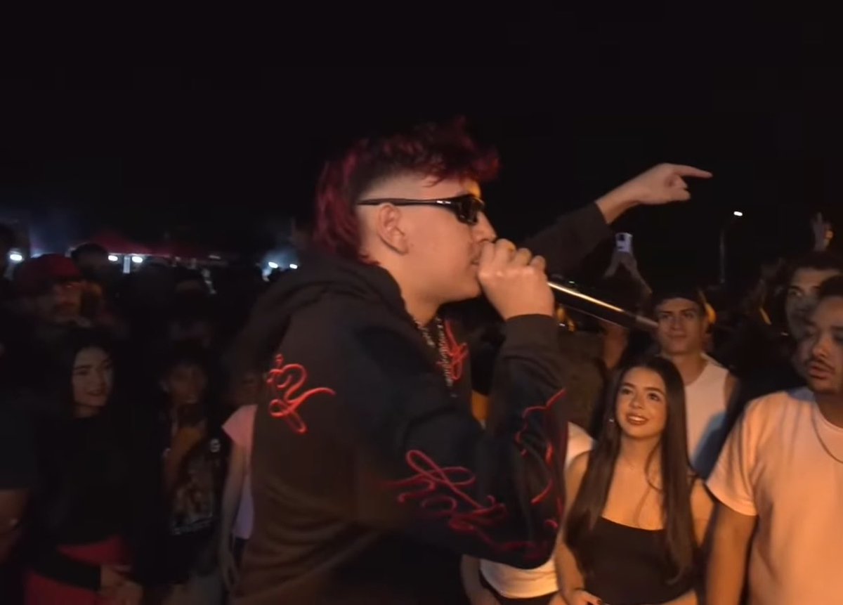 backstagemah's tweet photo. amo o cabelo dele vermelho, peço desculpa por todas as vezes q critiquei antes do dia da BDA10 https://t.co/Q5ADVT48mN