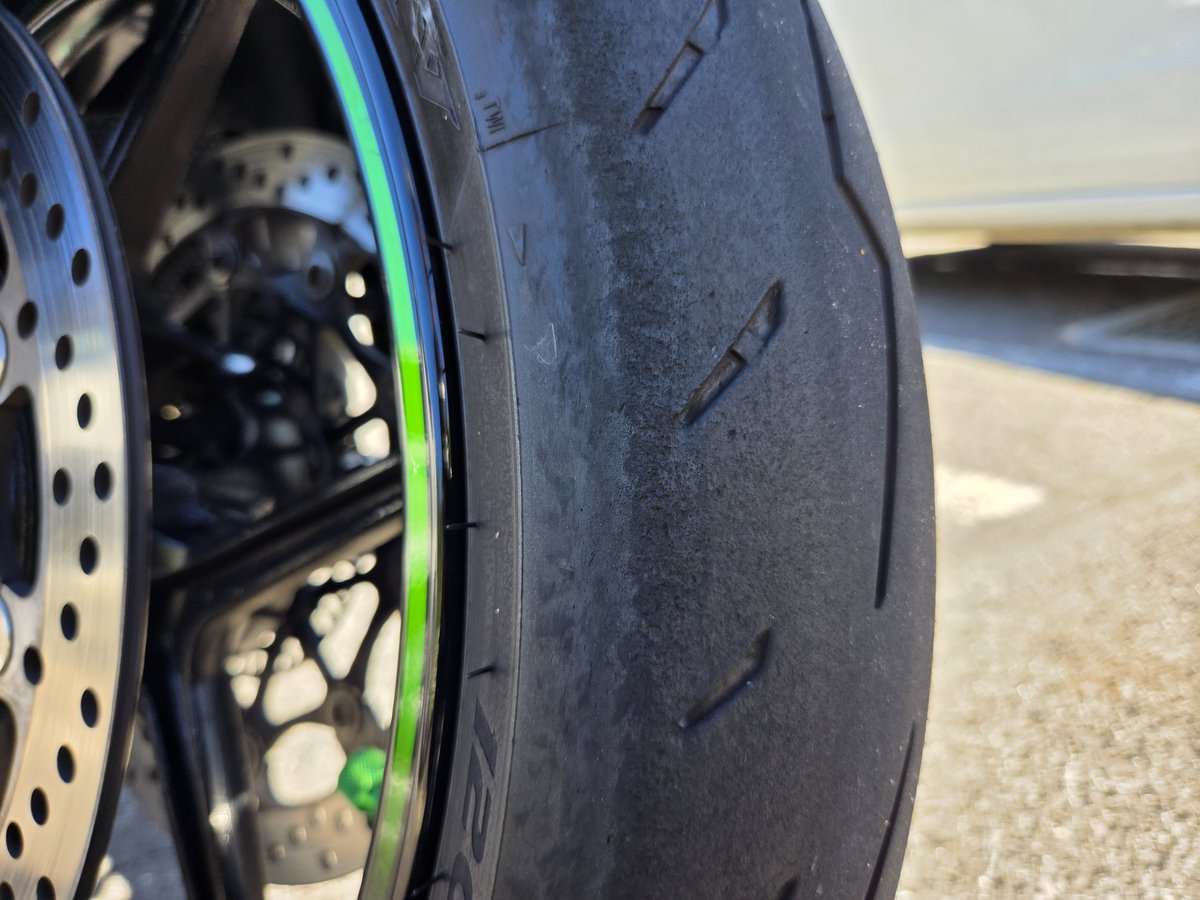 red_tl1000s's tweet photo. そろそろ溝が怪しくなってきた
#ZH2 #ZH2SE #Kawasaki https://t.co/StqvoVs2qh