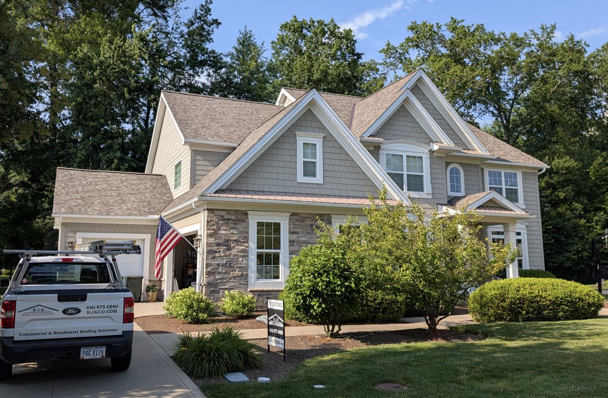 RJKRoofing's tweet photo. Another roof ready for a fresh start! This project features Owens Corning TruDefinition Duration shingles in Driftwood, a new 6-foot ice &amp; water shield, and new gutters—all while taking care to protect the home’s landscaping and siding. https://t.co/NiSn24YvZ3