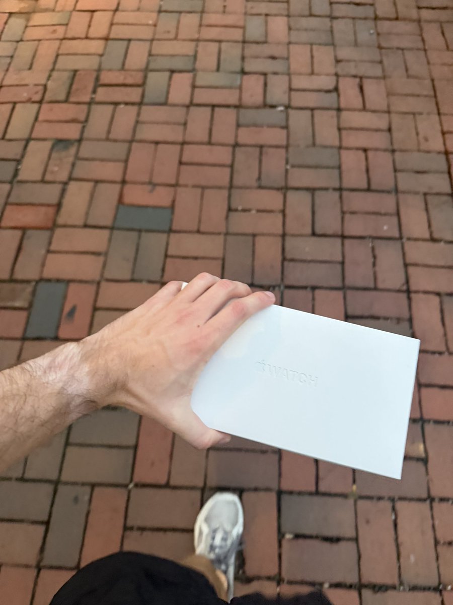 chuck_schumer96's tweet photo. Traded in my old watch so it’s like the walk home didn’t happen #bruh https://t.co/u0CZjk0mxl