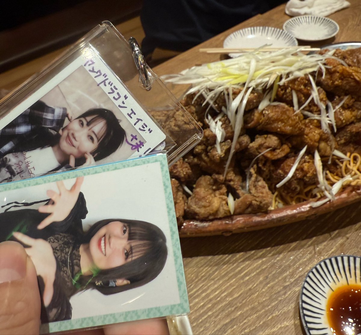 sakuya06030809's tweet photo. 小鹿さん！打ち上げです！

最近タイミング合わなくてお話できなかった人もオジカンパニーのメンバーとも打ち上げできて楽しかった！！

やっぱバカ盛り唐揚げはテンション上がるなぁ https://t.co/di78TUDA2x