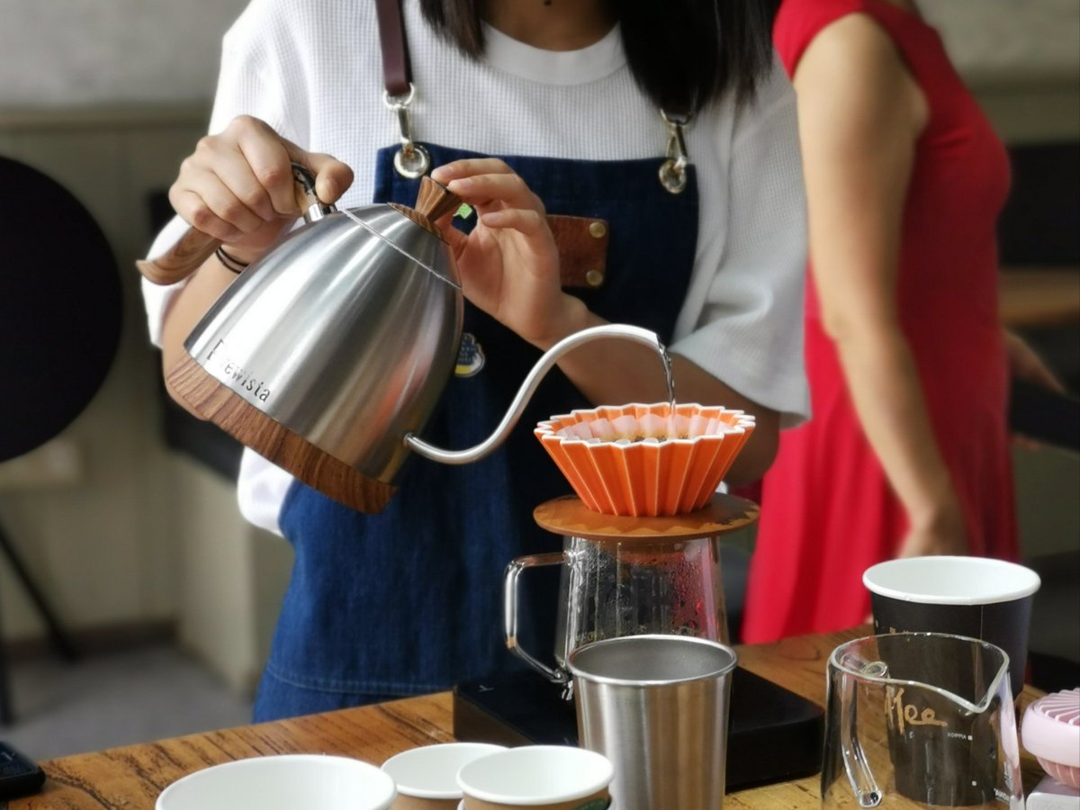 agunglaks17's tweet photo. Tried the new zero-waste café’s DIY pour-over station today—brewed my custom coffee blend, saved 5+ disposables, and sipped it in a vintage mug. Game-changer for slow, eco-friendly mornings! https://t.co/NI7FAOToLc