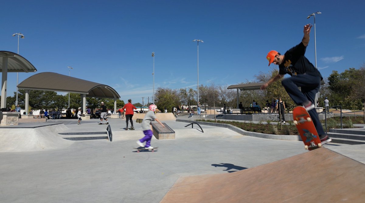 garlandtxgov's tweet photo. Did you know Garland is home to the second-largest skatepark in Texas? Jon Comer Skatepark (1010 W. Miller Road) offers 48,500 square feet of skating area and is open daily from 6 a.m. to 10 p.m.  🛹 For more information about the park, visit https://t.co/7TUfkR5X4w https://t.co/8kcHeKBJEq