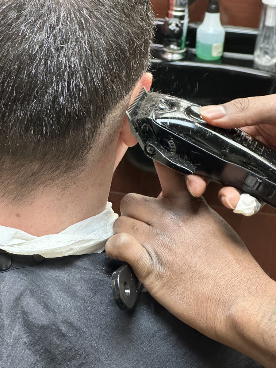 QBDS's tweet photo. $10 off any Haircut for Students with a Valid Student I.D Tuesday's at the Barbershop. Schedule your haircut now: https://t.co/wjXPHIEtzO #MensGrooming #Haircut #Barbershop #Barber #Quintanas #QBDS #Clehts #Aveda #Layrite #Pete&Pedro https://t.co/r2hmgzUDSi