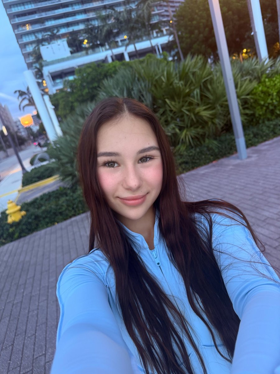 Valercherry's tweet photo. a walk would be nice with you 💗 https://t.co/gRuL4OJK8J